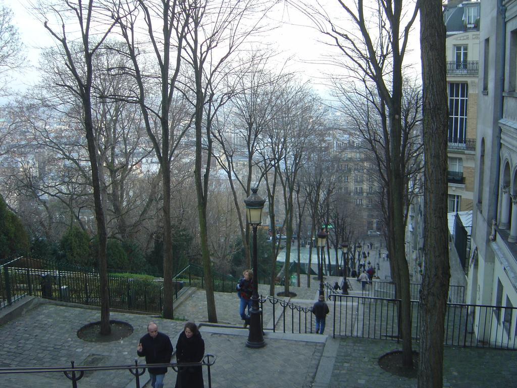 Duplex De Charme Au Coeur De Montmartre Apartment Paris Luaran gambar